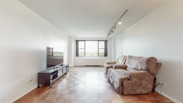 6120 Grand Central Pkwy #A704, Forest Hills, NY 11375