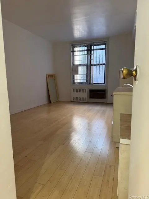 83-30 Vietor AVE #306, Elmhurst, NY 11373