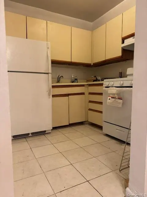 83-30 Vietor AVE #306, Elmhurst, NY 11373
