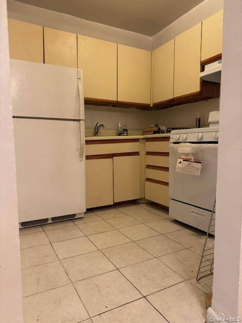 83-30 Vietor AVE #306, Elmhurst, NY 11373