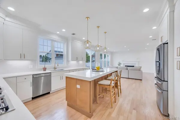85 West AVE, Hicksville, NY 11801