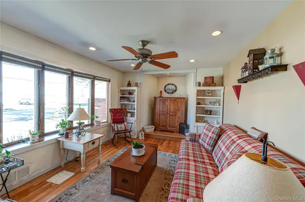 242 W 3rd ST, Deer Park, NY 11729