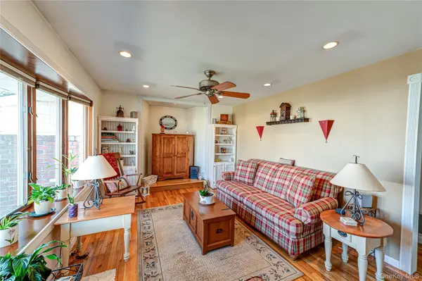 242 W 3rd ST, Deer Park, NY 11729
