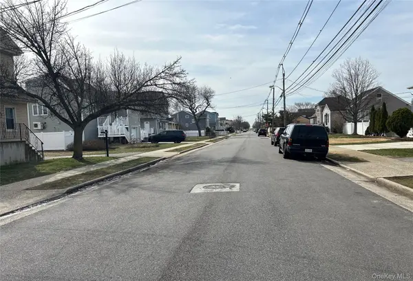 572 Miller AVE, Freeport, NY 11520