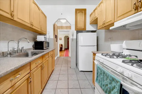2925 Wellman AVE, Bronx, NY 10461