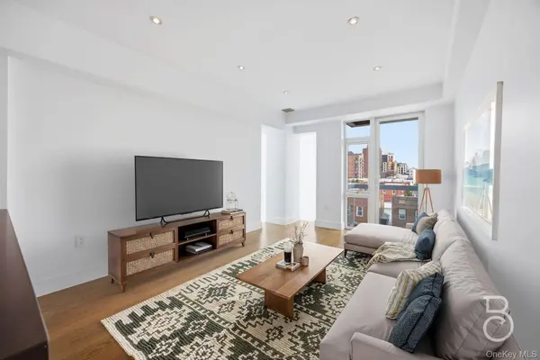 21-24 30th AVE #4A, Astoria, NY 11102