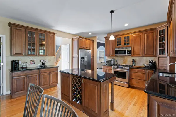 3403 Red Coat DR, New Windsor, NY 12553