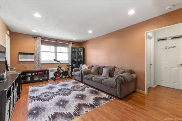 249-31 64th AVE #2, Little Neck, NY 11362