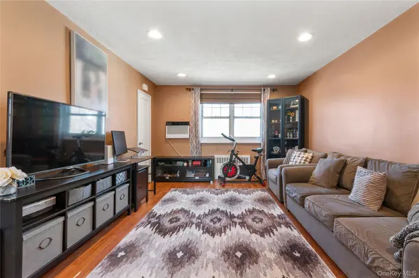249-31 64th AVE #2, Little Neck, NY 11362