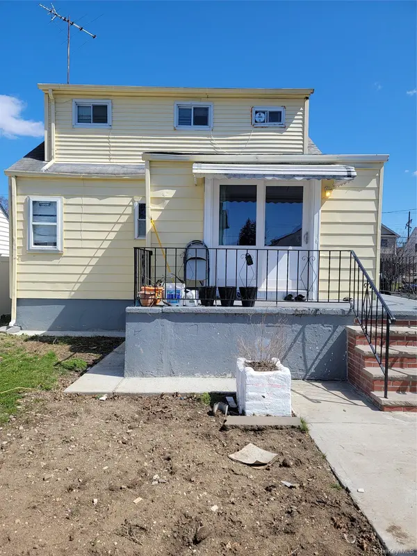 521 N 7th ST, New Hyde Park, NY 11040