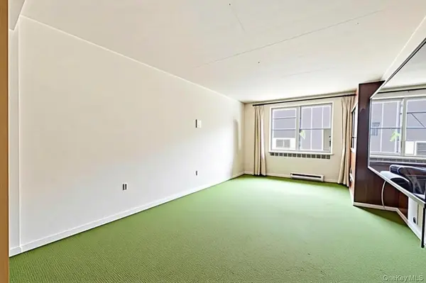 67-87 Booth ST #4C, Forest Hills, NY 11375