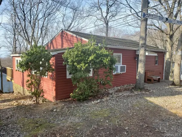 15 E Way PATH, Baiting Hollow, NY 11933