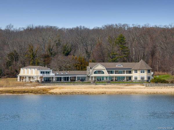 33 Beach RD, Northport, NY 11768