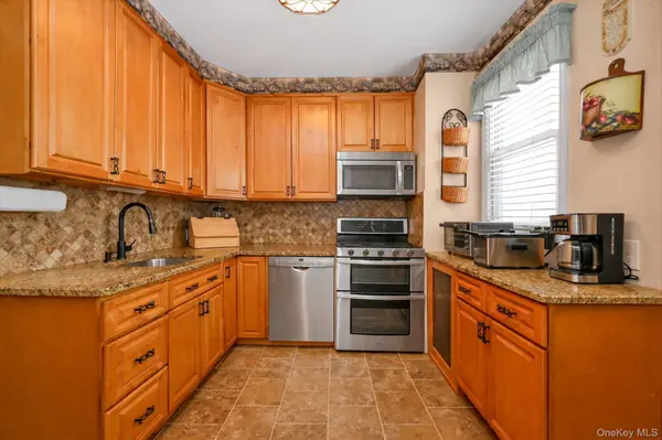 78-33 64th ST, Glendale, NY 11385