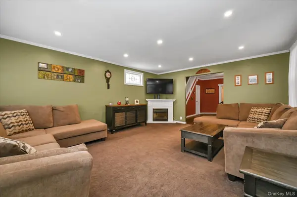 78-33 64th ST, Glendale, NY 11385