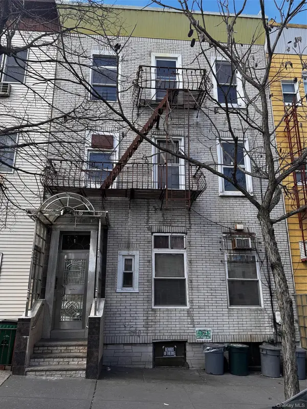 2044 42nd ST, Astoria, NY 11105