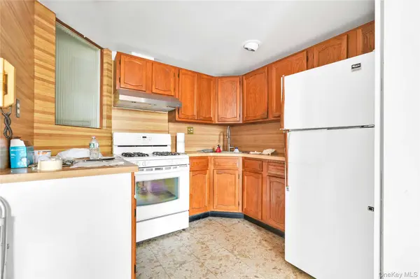 2044 42nd ST, Astoria, NY 11105