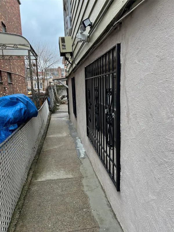 37-35 59th ST, Woodside, NY 11377