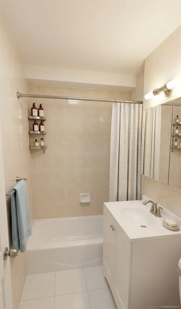 4107 Bowne ST #3F, Flushing, NY 11355