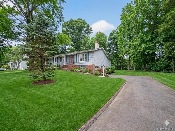 17 Victoria DR, Airmont, NY 10901