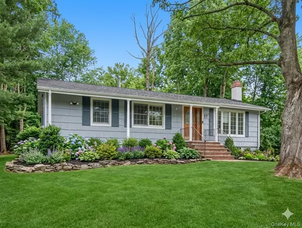 17 Victoria DR, Airmont, NY 10901