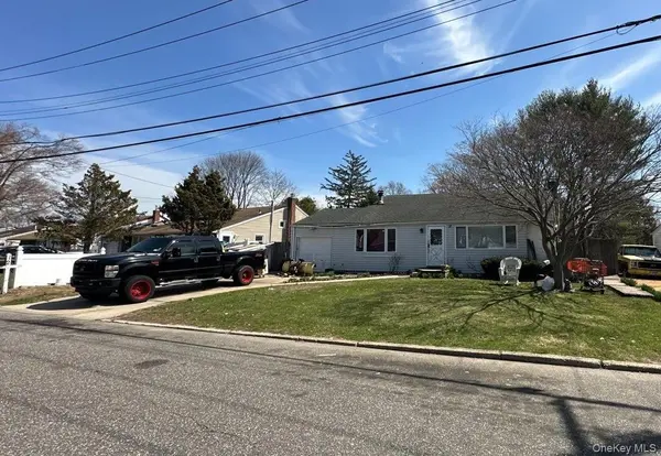 12 Glenwood LN, Huntington, NY 11743