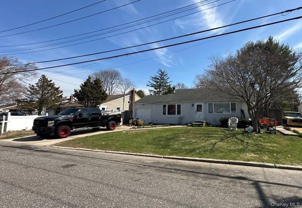 12 Glenwood LN, Huntington, NY 11743