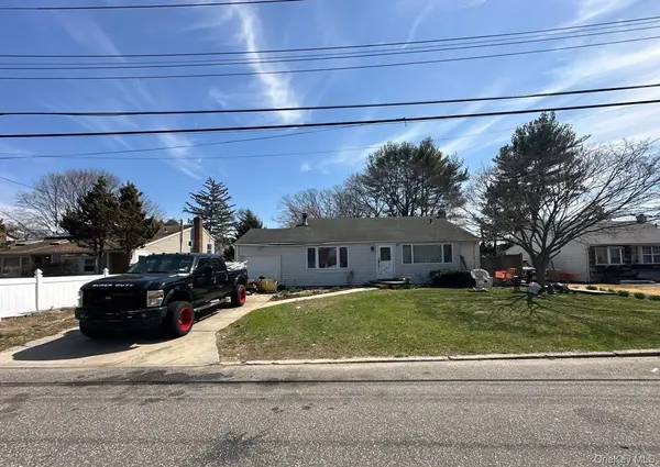 12 Glenwood LN, Huntington, NY 11743