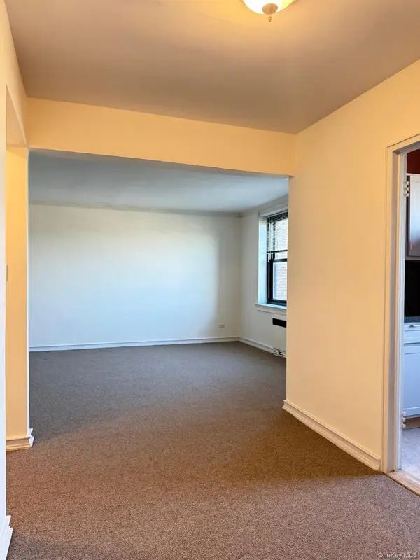 73-11 Bell Blvd #5D, Bayside, NY 11364