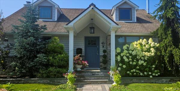 1053 Lydia DR, Franklin Square, NY 11010