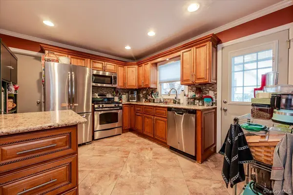 806 E Chester ST, Long Beach, NY 11561