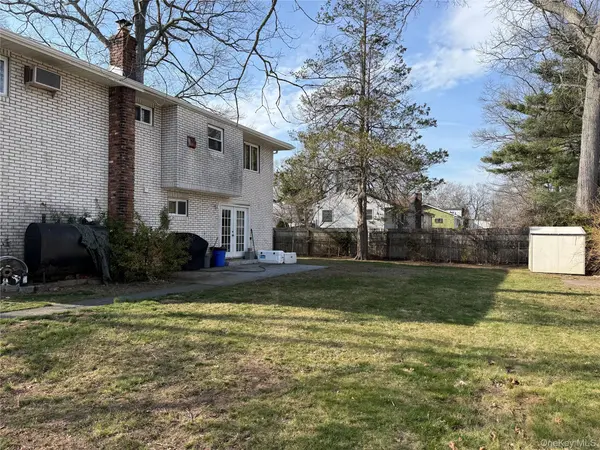 91 Putnam AVE, West Babylon, NY 11704