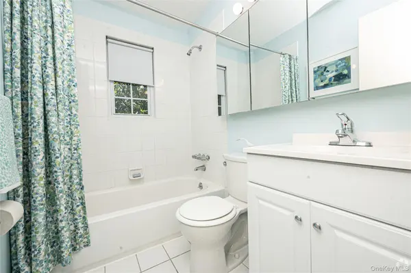 6 Captains DR, West Babylon, NY 11704