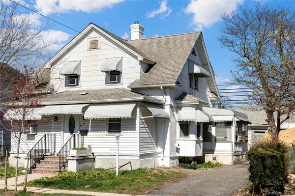 236 Maple PL, Mineola, NY 11501