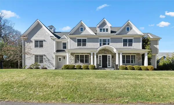 4 Ravenglass DR, Stamford, CT 06903