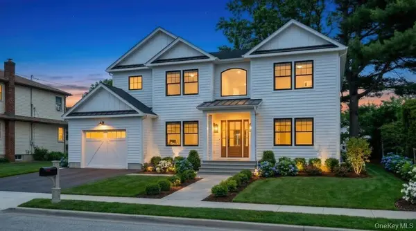 516 Lariat LN,  Bethpage,  NY 11714