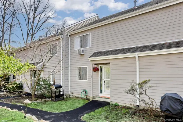68 Hickory Hill LN, Tappan, NY 10983