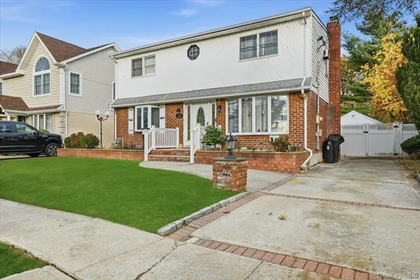 120 Bruce TER, Mineola, NY 11501