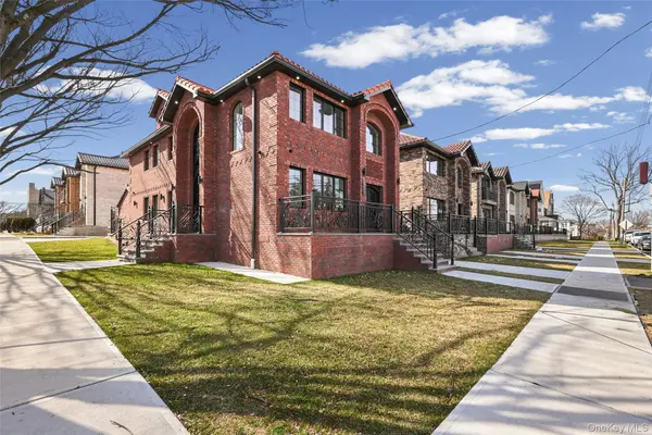38-40 215th ST, Bayside, NY 11361