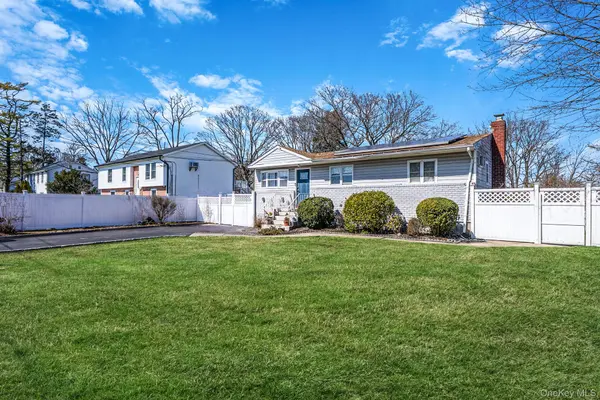 23 McKinley ST, Brentwood, NY 11717