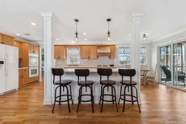 144 Manor LN, Jamesport, NY 11901
