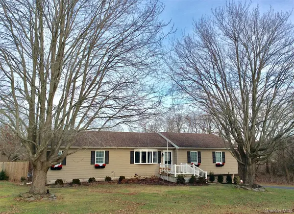 144 Manor LN, Jamesport, NY 11901