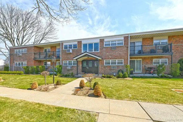 10 Ivy ST #1A, Farmingdale, NY 11735