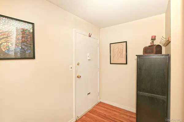 10 Ivy ST #1A, Farmingdale, NY 11735