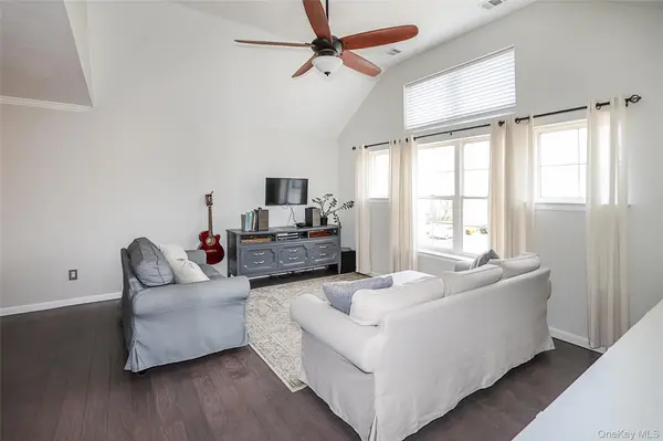 20-22 Broadlawn DR, Central Islip, NY 11722