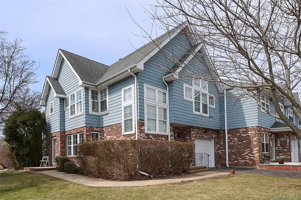 20-22 Broadlawn DR, Central Islip, NY 11722
