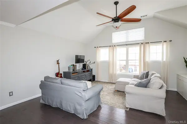 20-22 Broadlawn DR, Central Islip, NY 11722