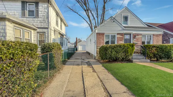 224 Windsor Pkwy, Hempstead, NY 11550