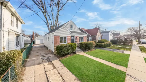 224 Windsor Pkwy, Hempstead, NY 11550