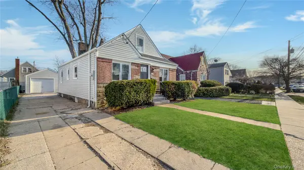 224 Windsor Pkwy, Hempstead, NY 11550